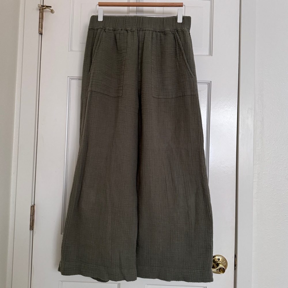 Laude the label everyday pant in olive gauze
